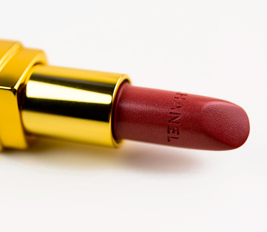 Revlon 5th Ave. Red Super Lustrous Lipstick Review & Swatches