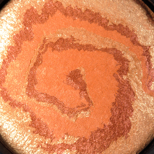MAC Center of the Universe Mineralize Skinfinish