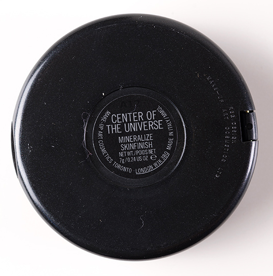 MAC Center of the Universe Mineralize Skinfinish