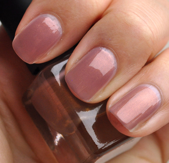 Le Metier de Beaute Nail Lacquer