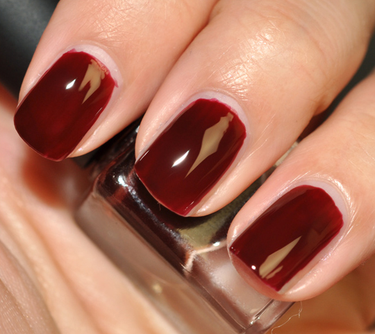 Le Metier de Beaute Nail Lacquer
