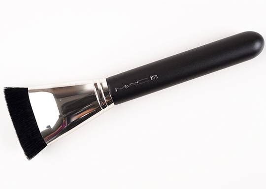 MAC 163 Flat Top Contour Brush