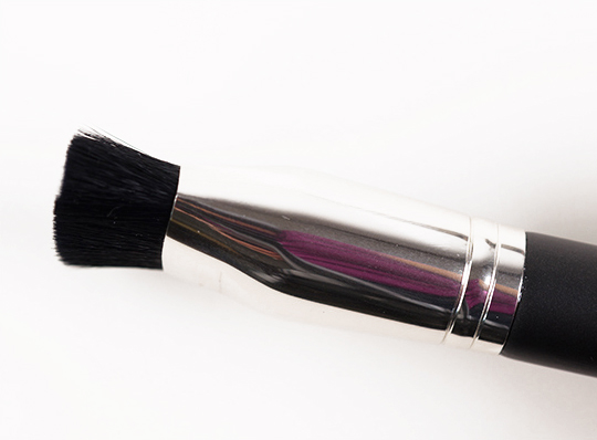 MAC 163 Flat Top Contour Brush