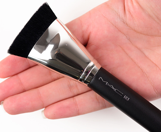 MAC 163 Flat Top Contour Brush