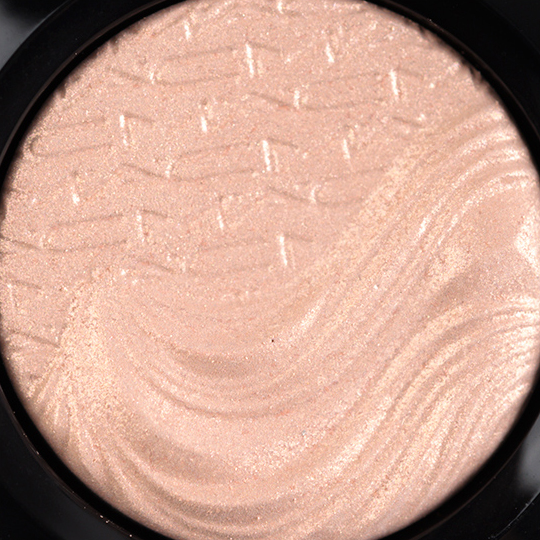 MAC A Natural Flirt Extra Dimension Eyeshadow