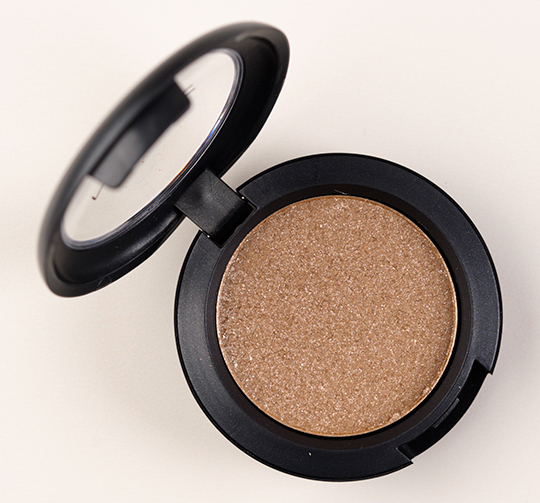 MAC Day Gleam Pressed Pigment