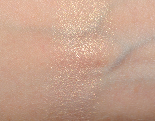 MAC Sensual Peach Eye Look Bag