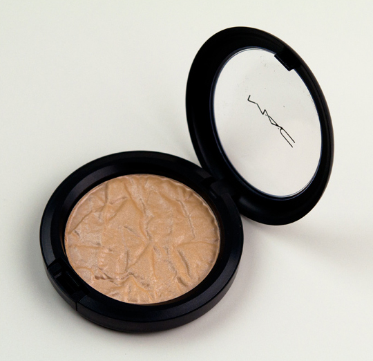 MAC Chez Chez Lame Special Reserve Highlighting Powder