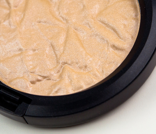 MAC Chez Chez Lame Special Reserve Highlighting Powder