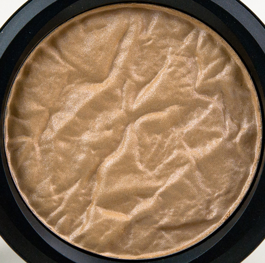 MAC Chez Chez Lame Special Reserve Highlighting Powder