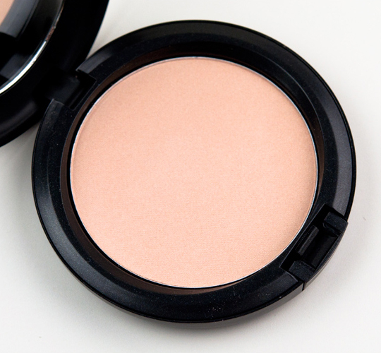 MAC Too Chic Beauty Powder