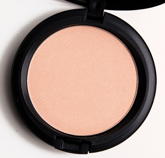 MAC Too Chic Beauty Powder