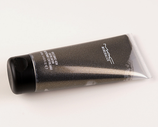 MAC Volcanic Ash Exfoliator