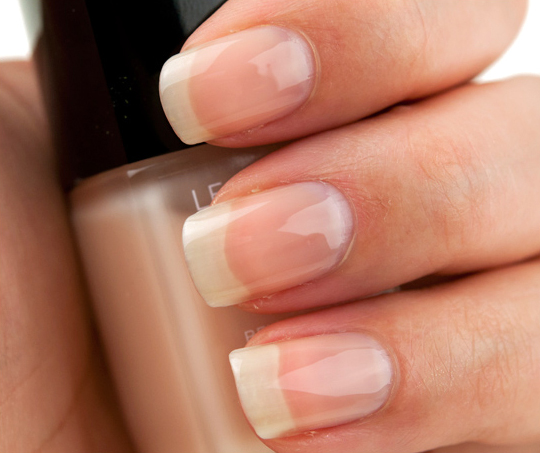 Chanel Beige Petale Le Vernis