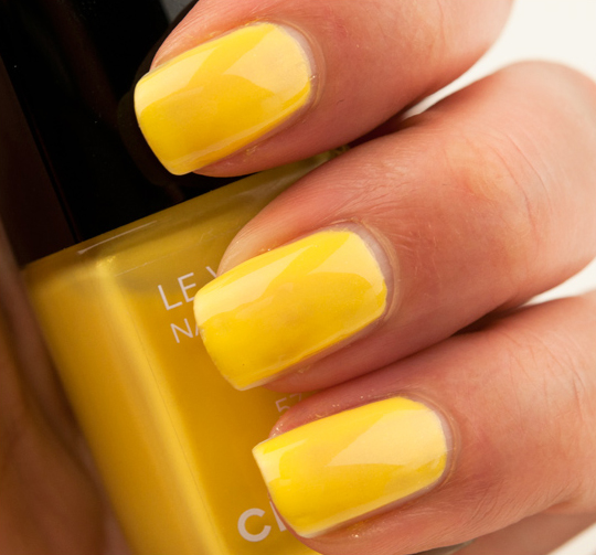 Chanel Mimosa Le Vernis