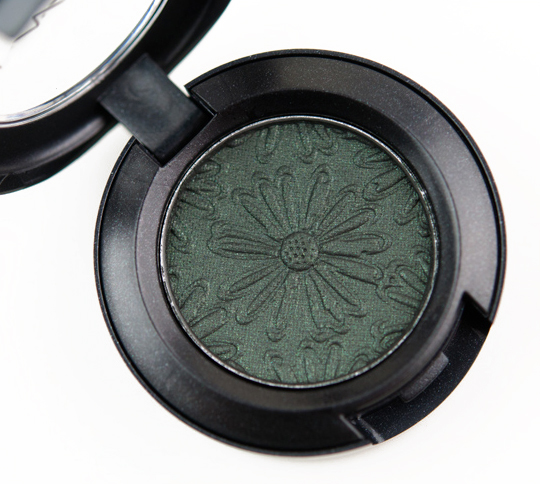 MAC Bows & Curtseys Eyeshadow