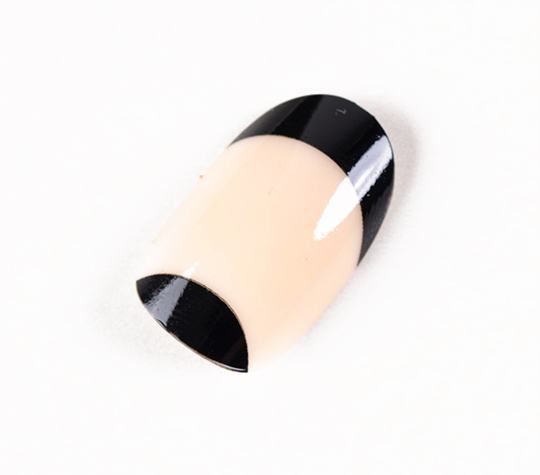 MAC Demilune Ruffian Manicure