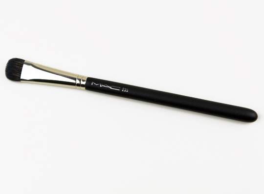 MAC 235 Split Fibre All over Eye Brush 