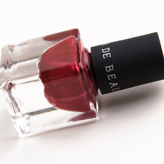Le Metier de Beaute Dynasty Nail Lacquer