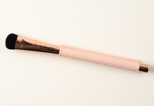 MAC 282 All-Over Eye Shader Brush Eye Brush