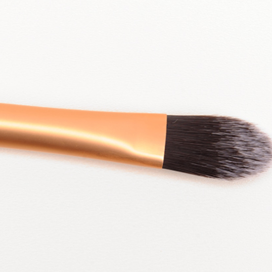 Real Techniques Pointed Foundation Brush • Brush Review & Swatches