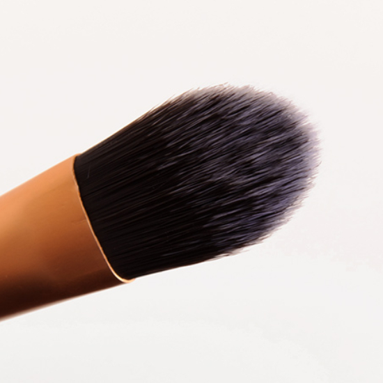 Real Techniques Pointed Foundation Brush • Brush Review & Swatches