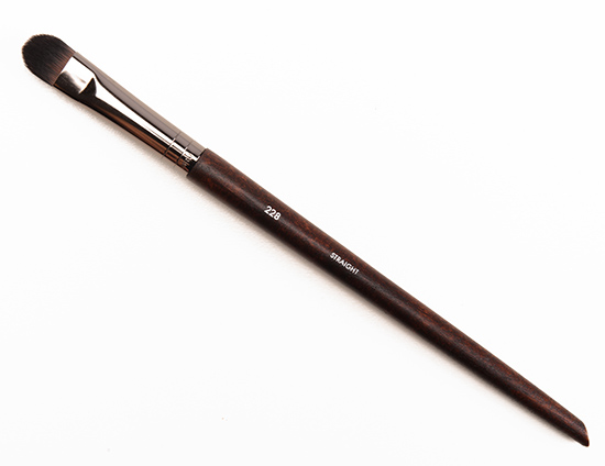 Make Up For Ever #228 Medium Precision Shader Brush 