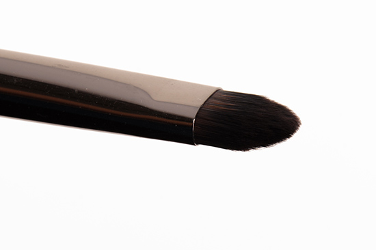 Make Up For Ever #228 Medium Precision Shader Brush