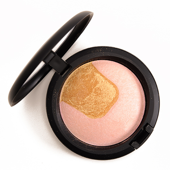 MAC Centre of Attention Divine Night Mineralize Skinfinish