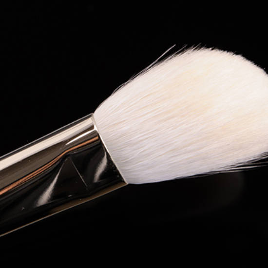 Hakuhodo J511 Angled Highlighter Brush • Brush Review & Swatches