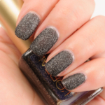 L\'Oreal Rough Around the Edges Gold Dust Colour Riche Nail Colour