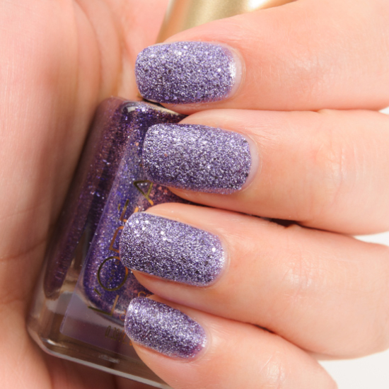 L'Oreal The Reign of Studs Gold Dust Colour Riche Nail Colour