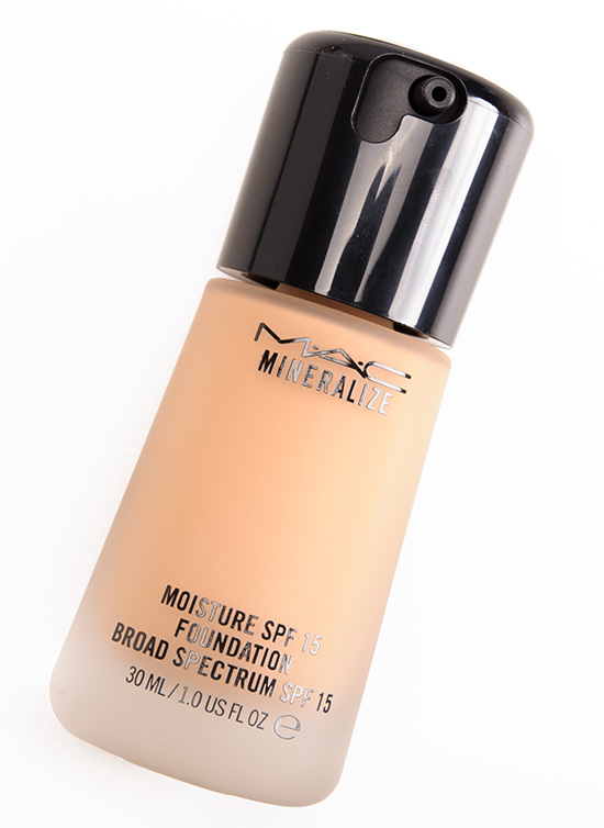 MAC NC37 Mineralize Moisture SPF 15