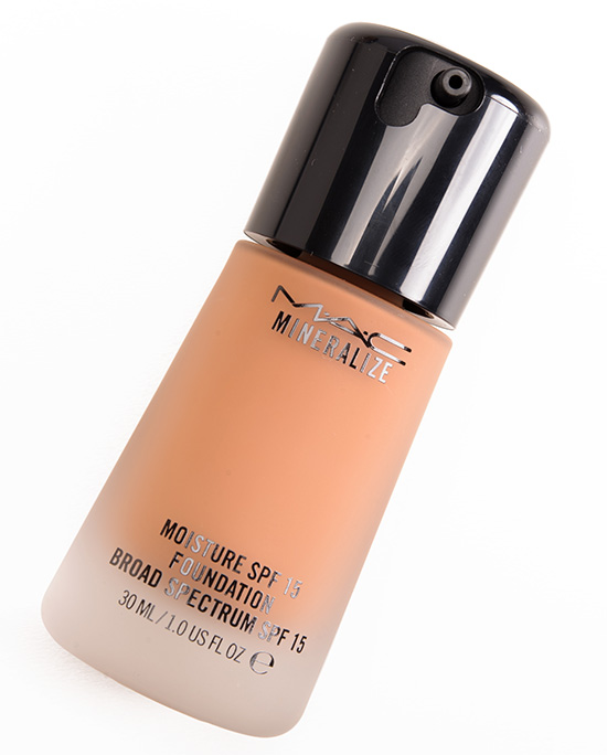 MAC NW43 Mineralize Moisture SPF 15