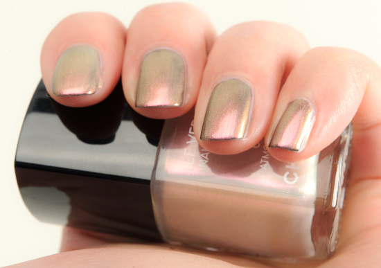 Chanel Atmosphere (629) ver Orage (631) Le Vernis Nail Colour