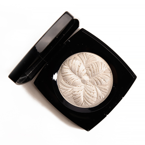 Chanel Camelia de Plumes Highlighting Powder (Holiday 2014)