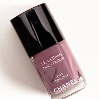 Chanel Tenderly (641) Le Vernis Nail Colour