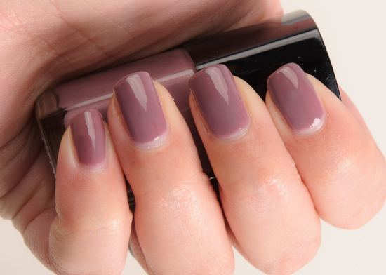 Chanel Tenderly (641) Le Vernis Nail Colour