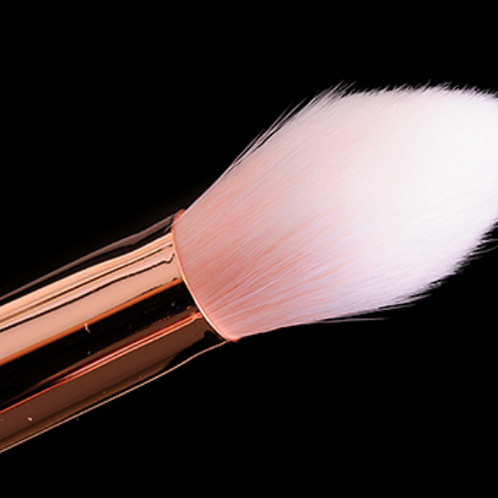 Real Techniques 300 Tapered Blush Brush • Brush Review & Swatches