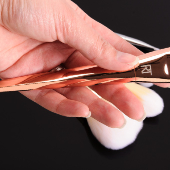 Real Techniques 301 Flat Contour Brush • Brush Review & Swatches