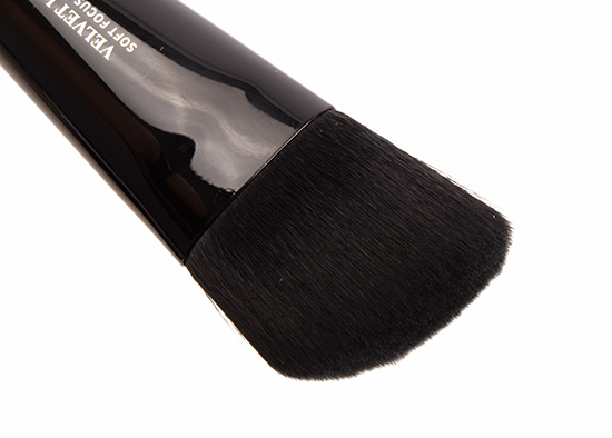 IT Cosmetics No. 315 Soft Focus Sculpting Velvet Luxe Brush