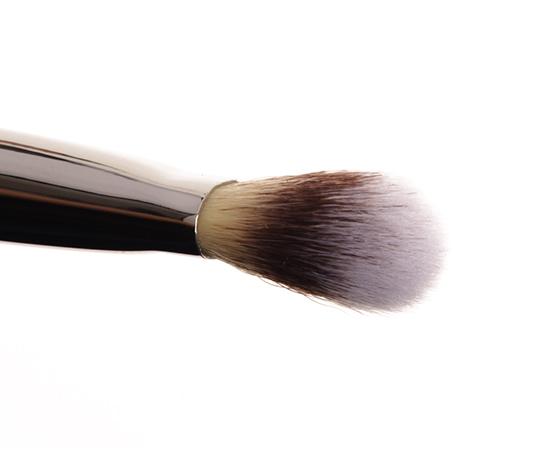 IT Cosmetics No-Tug Dual Airbrush Eyeshadow Brush