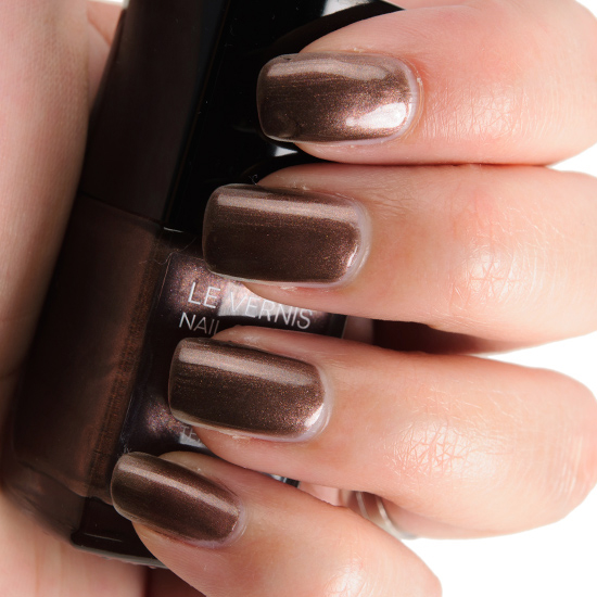 Chanel Terrana (697) Le Vernis Nail Colour