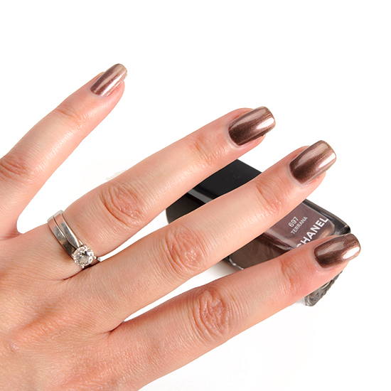 Chanel Terrana (697) Le Vernis Nail Colour