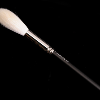 MAC 137 Long Blending Brush