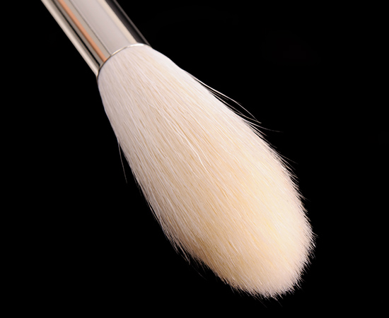 MAC 137 Long Blending Brush