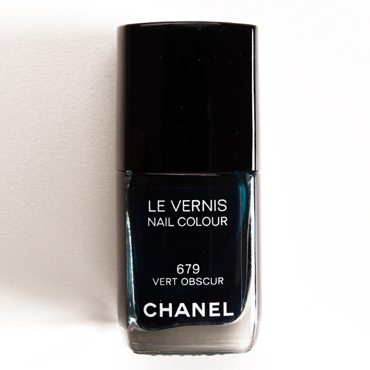 Chanel Vert Obscur (679) Le Vernis Nail Colour