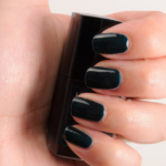 Chanel Vert Obscur (679) Le Vernis Nail Colour