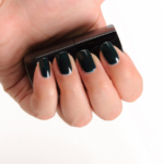 Chanel Vert Obscur (679) Le Vernis Nail Colour