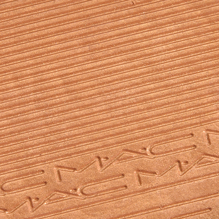 MAC Shaft of Gold Extra Dimension Skinfinish